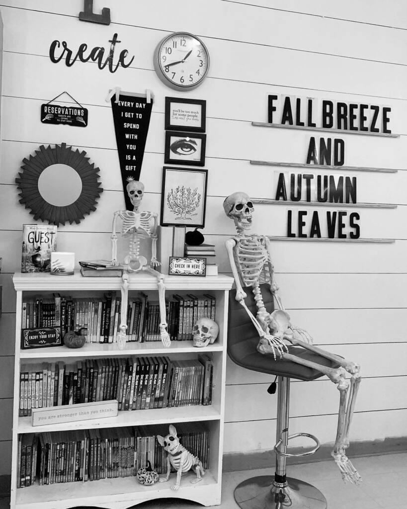 Spooky Season has arrived and we are here for it 🖤🕸💀🕷👻 #wonderfulworldofwis #4houses1family #teachersofinstagram #techteacher #fallismyfavorite #classroomdecor instagr.am/p/CUnFXaHMoOd/