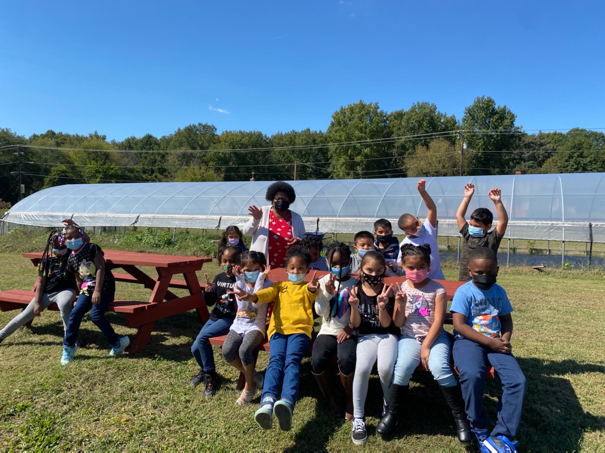 RenewRichmond's tweet photo. Huge thanks to @rvaparksandrec for donating these two picnic tables to G.H. Reid Elementary School. For the longest time there was no seating around the garden, so this is a game changer. It didn't take long for the kids to make good use of them!

#schoolgardens #farmtoschool https://t.co/KR1k96nTob