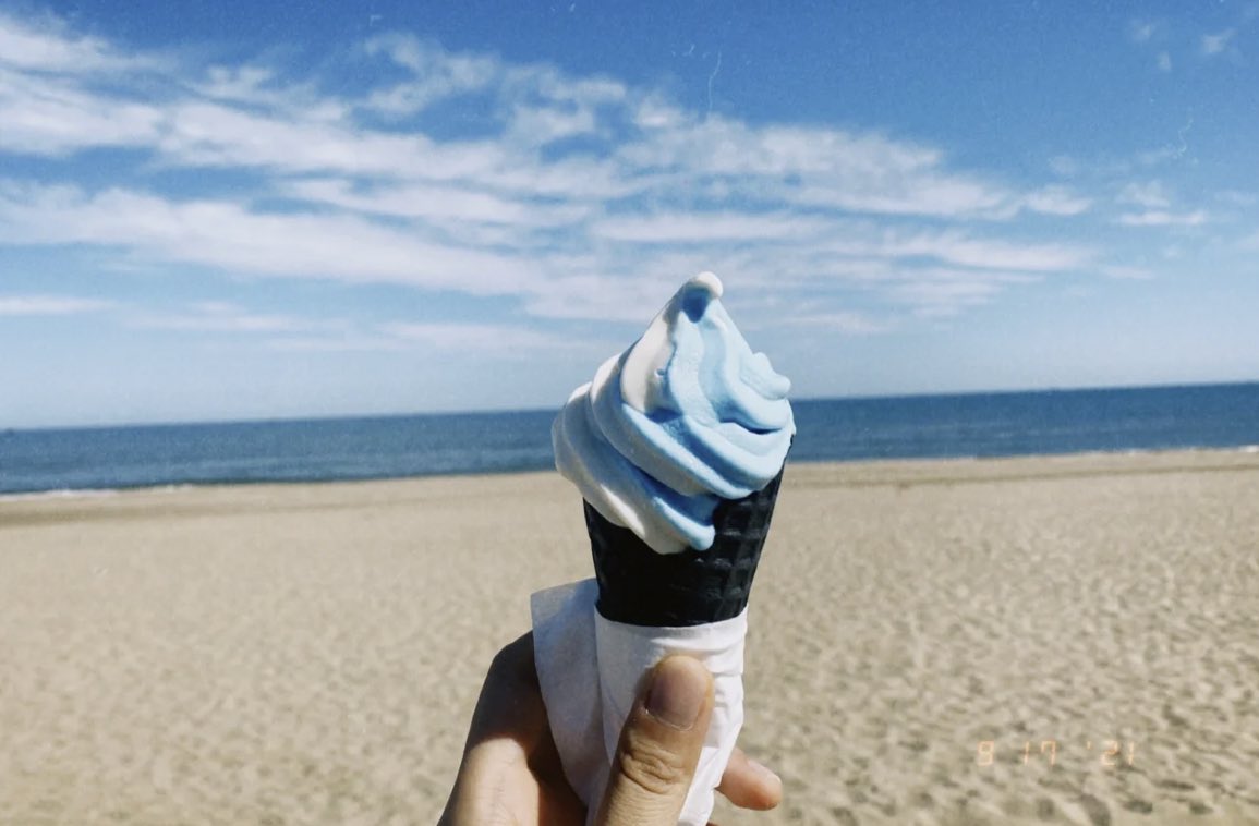 renminarchive's tweet photo. #RenMin xiaohongshu update (28 Sep) - “a day of feeling the ocean breeze ☁️
and having an ice cream 🍦”

#任敏 https://t.co/OgMM6nm2D9