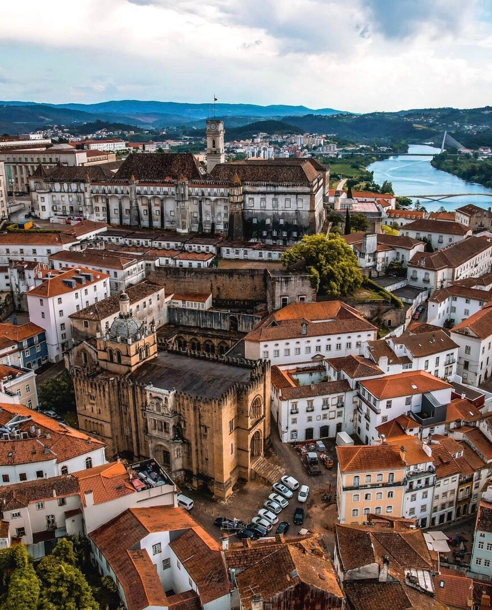 Coimbra, Portugal 🇵🇹
📸: <a href="/world_walkerz/">World Walkerz</a> | IG