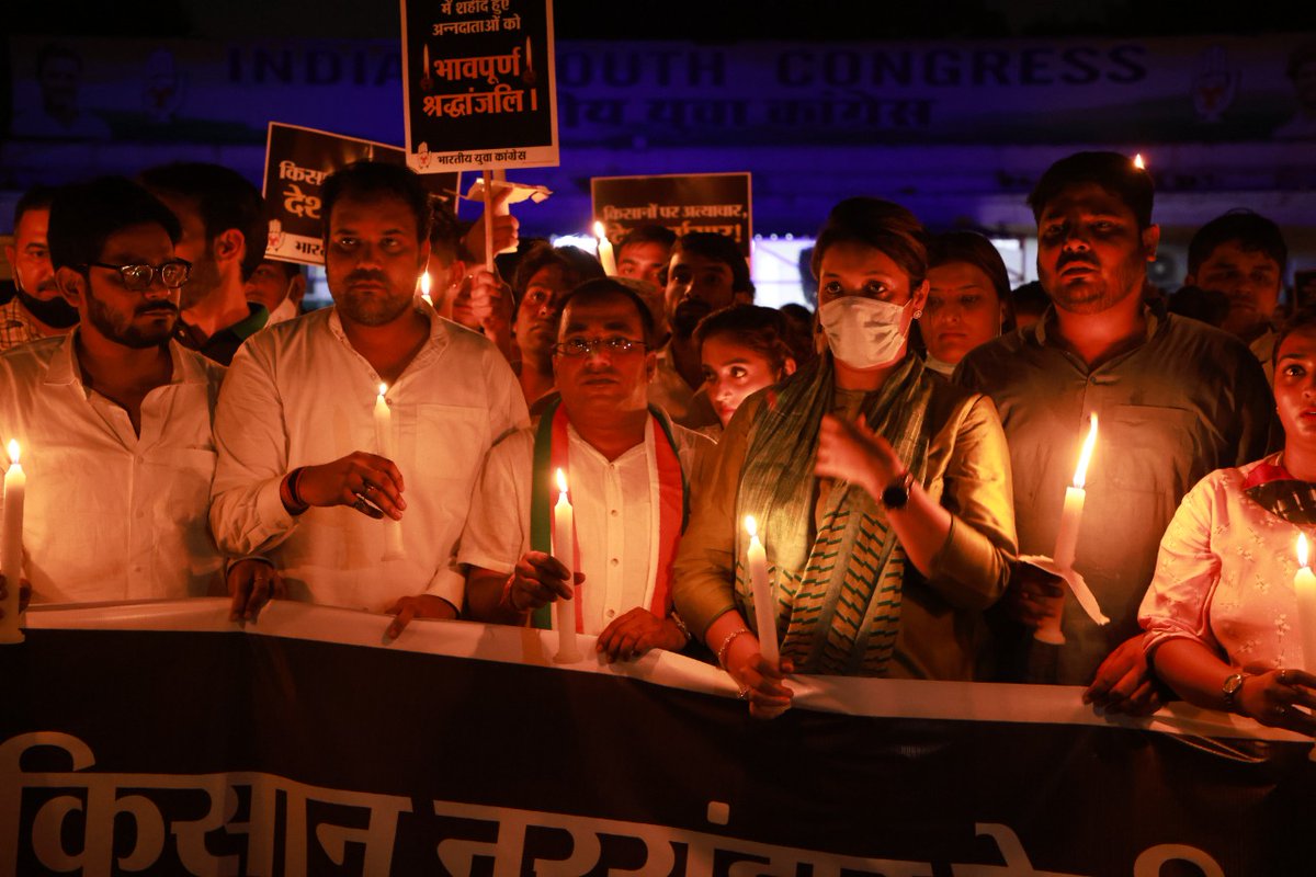 IYC's tweet photo. Today under the leadership of IYC GS @bhaiya_pawar ji, @DelhiPYC incharge @imKhushbooIYC ji, National secretary Rajesh Ji, IYC members organised candle march to pay tribute to the brave farmers lost their lives in Lakhimpur kheri brutal attack.
#KhooniDarpokBJP https://t.co/soSmvx8WpW