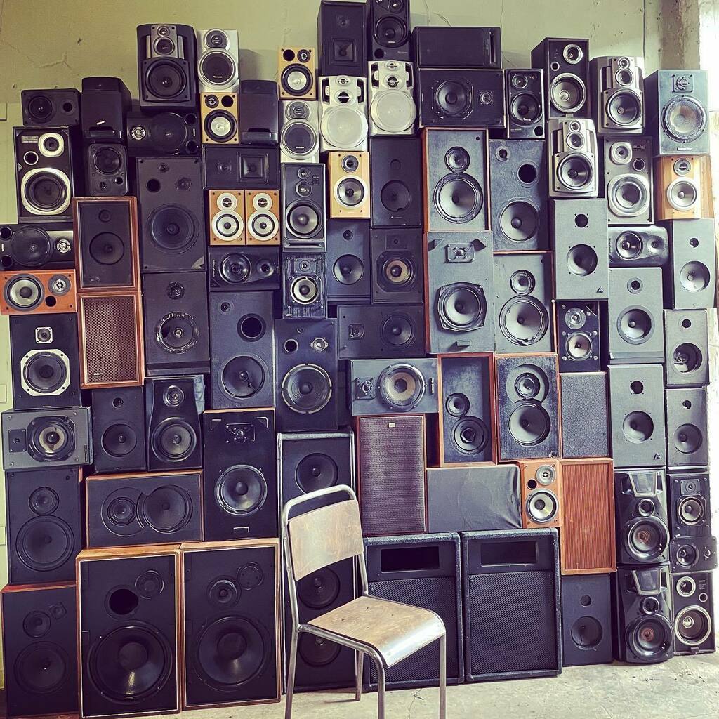 SaxonDurrant's tweet photo. As well as dealing in antiques and making furniture I also hire props. Here is the popular wall of speakers which is going out for a commercial tomorrow. #prophire #wallofsound #vintagespeakers #tvprops #windowdressing #eventhire #corporatehire #eventsty… https://t.co/zGKikJsZoU https://t.co/C4NBpDSdm1