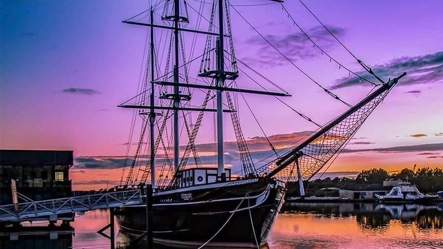 visitwexford's tweet photo. Happy Monday! Look at the sheer beauty of @DunbrodyShip🤩
What a breathtaking shot🤭
📸 @VisitNewRoss
Plan your Autumn ahead at https://t.co/caxUJVo0Pk 💜💛
#WexfordMemories #FallInLoveWithWexford #VisitWexford #KeepDiscovering #BestForFun #IrelandsAncientEast https://t.co/7EdX1yRp7T