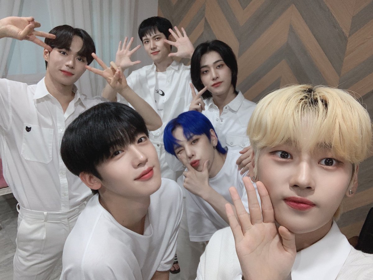 yohan_i_'s tweet photo. 사랑해 위아이 일년동안 수고많았어
앞으로도 계속 함께하자❤️
#위아이_일주년_엄청난걸_보여줄걸
#WEi1stAnniversary https://t.co/IrGsgjUUQZ