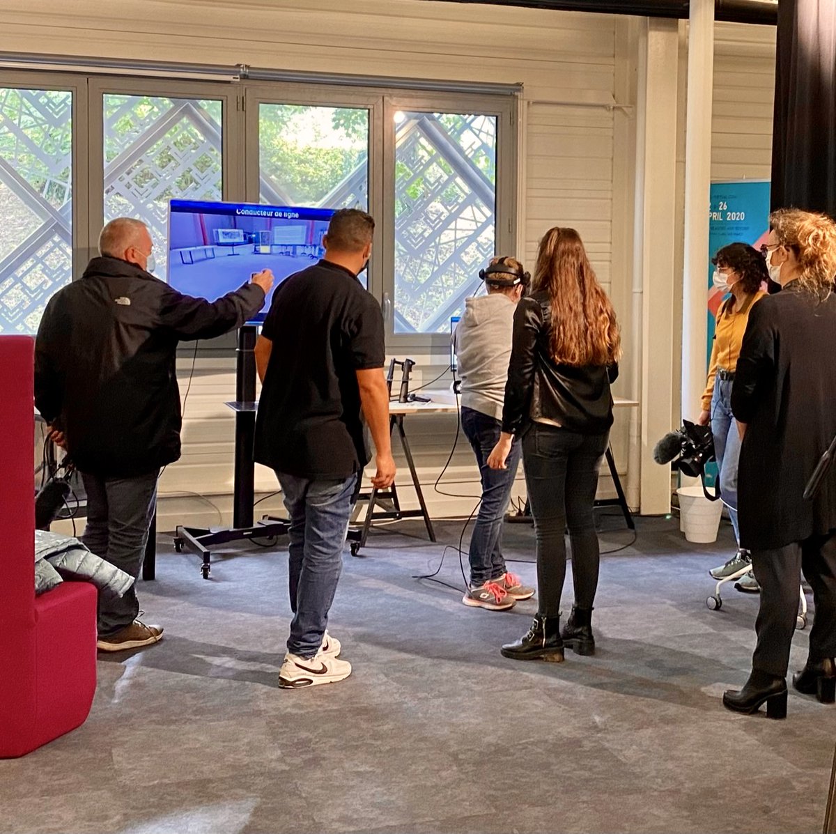 lamayenne's tweet photo. #LaMayenne participe à #HandiVirtual ! Cet évènement est dédié aux personnes en situation de #handicap en recherche d’emploi. Rendez-vous jusqu'au 8 octobre au @L_V_Center, pour découvrir des métiers et secteurs d’activité porteurs.
➕d'infos 👉https://t.co/ekLQ8T45lX https://t.co/Ve1iUIJ7Ie