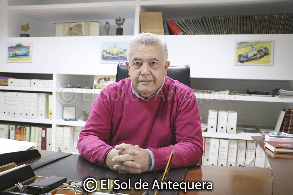 ElSoldAntequera's tweet photo. 👞👜 #COMERCIO en #ANTEQUERA:
👉 Son de 🔟 para lo que busque y necesite. Ante las compras... ¡consulte la guía más extensa de establecimientos que le ofrece #Antequera!
#comercioATQ #YoComproenAntequera
⤵️ Toda la relación: https://t.co/rnFllyag8H https://t.co/B2wP4CxtC2