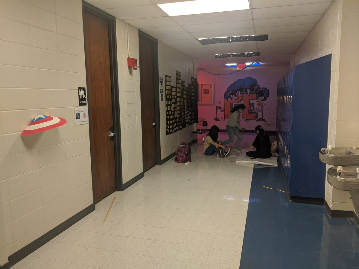 Art Club members did a great job with our Homecoming Decorations! #lzbears  #hoco21 #marvelous