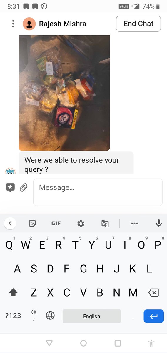manjukg's tweet photo. This is how 20 minutes delivery work. Delivery guys have target to delivery, so they thrown it on the footpath, mark it as delivered. And then grocery appears @Grofers https://t.co/IVj3u8sE4q