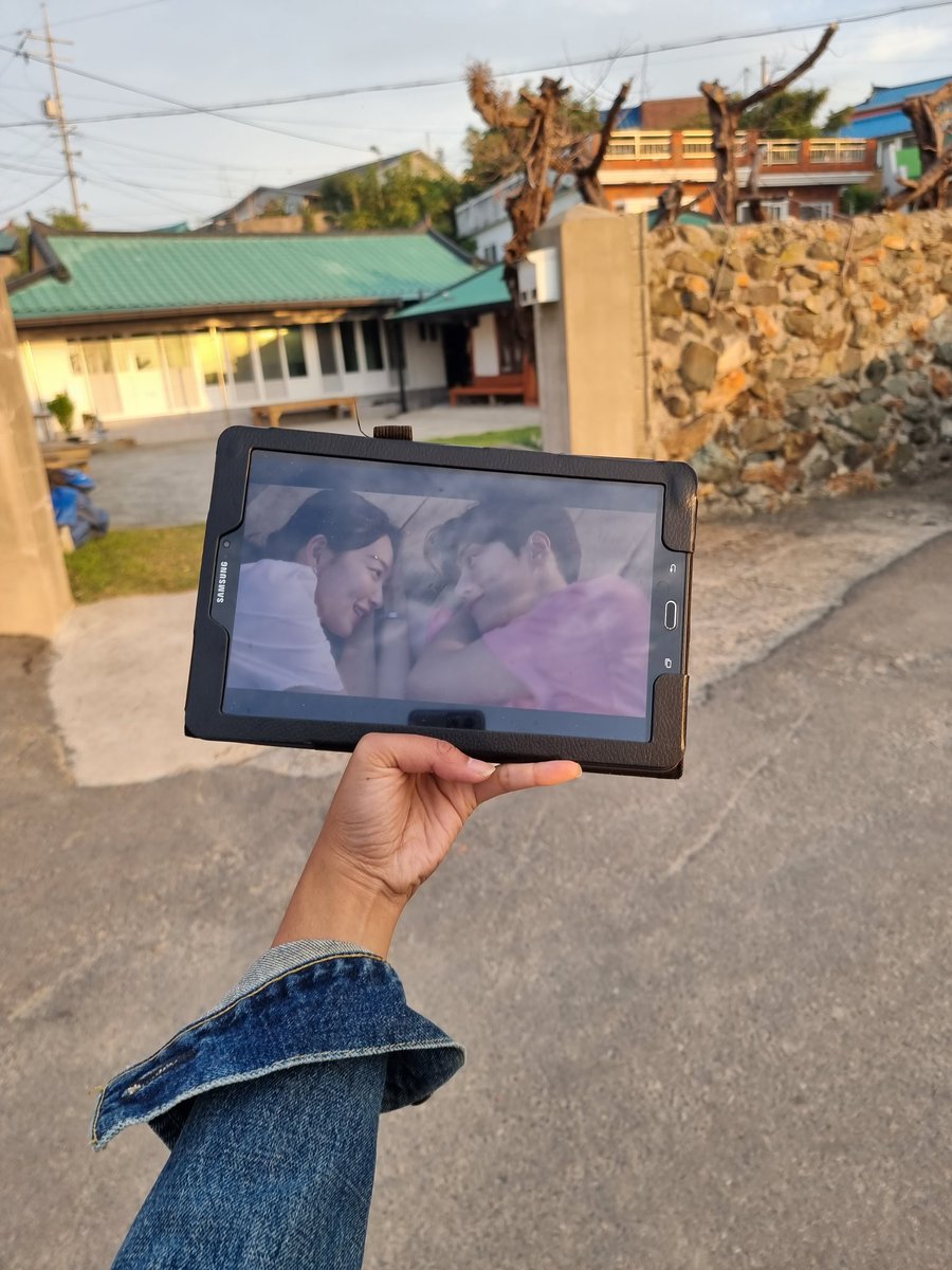 kdrama_menfess's tweet photo. •kdm• nonton homcha depan rumah hong banjang~

cr: jae_qyu https://t.co/LGyYzLiXFs
