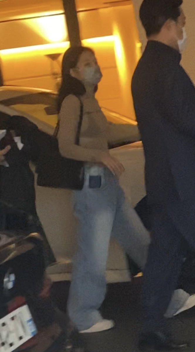 13chnwar's tweet photo. looking respectfully

#제니 #JENNIE @BLACKPINK https://t.co/SMv320v8OU