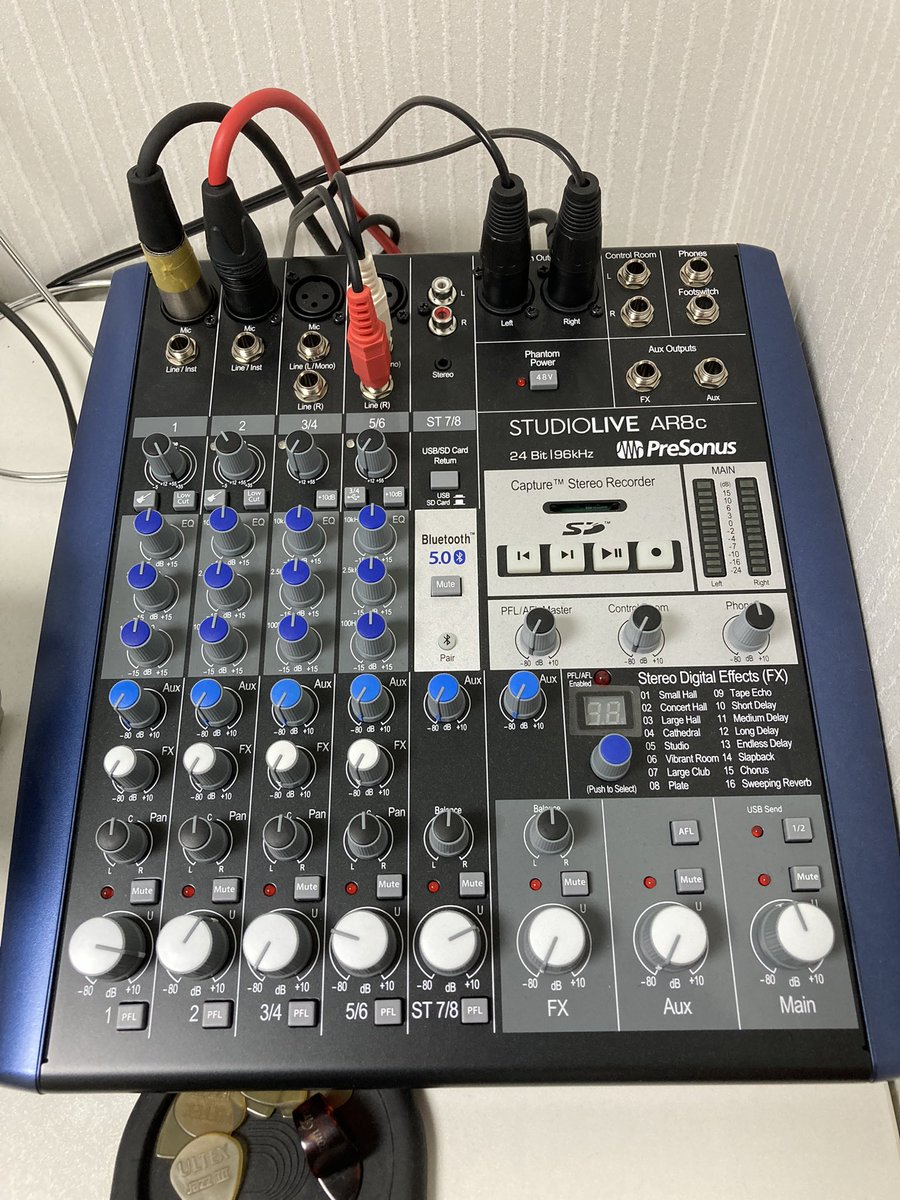 g_ace_mix's tweet photo. 個人的にはこのインターフェースはなかなかええんですが、持ってる人見たことない。
私はこれはレッスン部屋に置いていて、配信とか動画撮影やレッスンで使ってます。
#presonus
#ar8c https://t.co/OgBI98CbQH