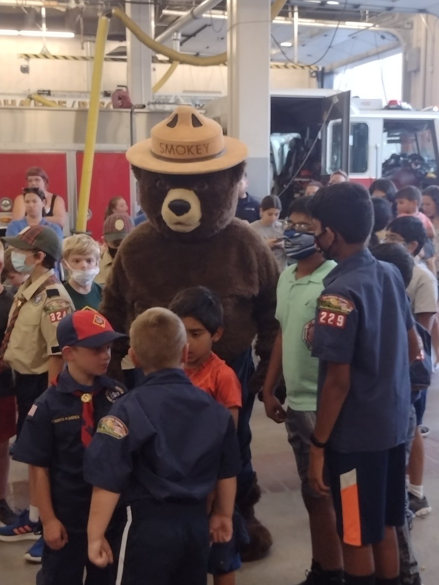OmahaFireDept's tweet photo. We had some special visitors stop by Station 1 last week! Smokey Bear and some local scout troops stopped by for a station tour and to talk about fire safety.
#FirePrevention #FireSafety #OFDCares https://t.co/QPLsG5gRpa