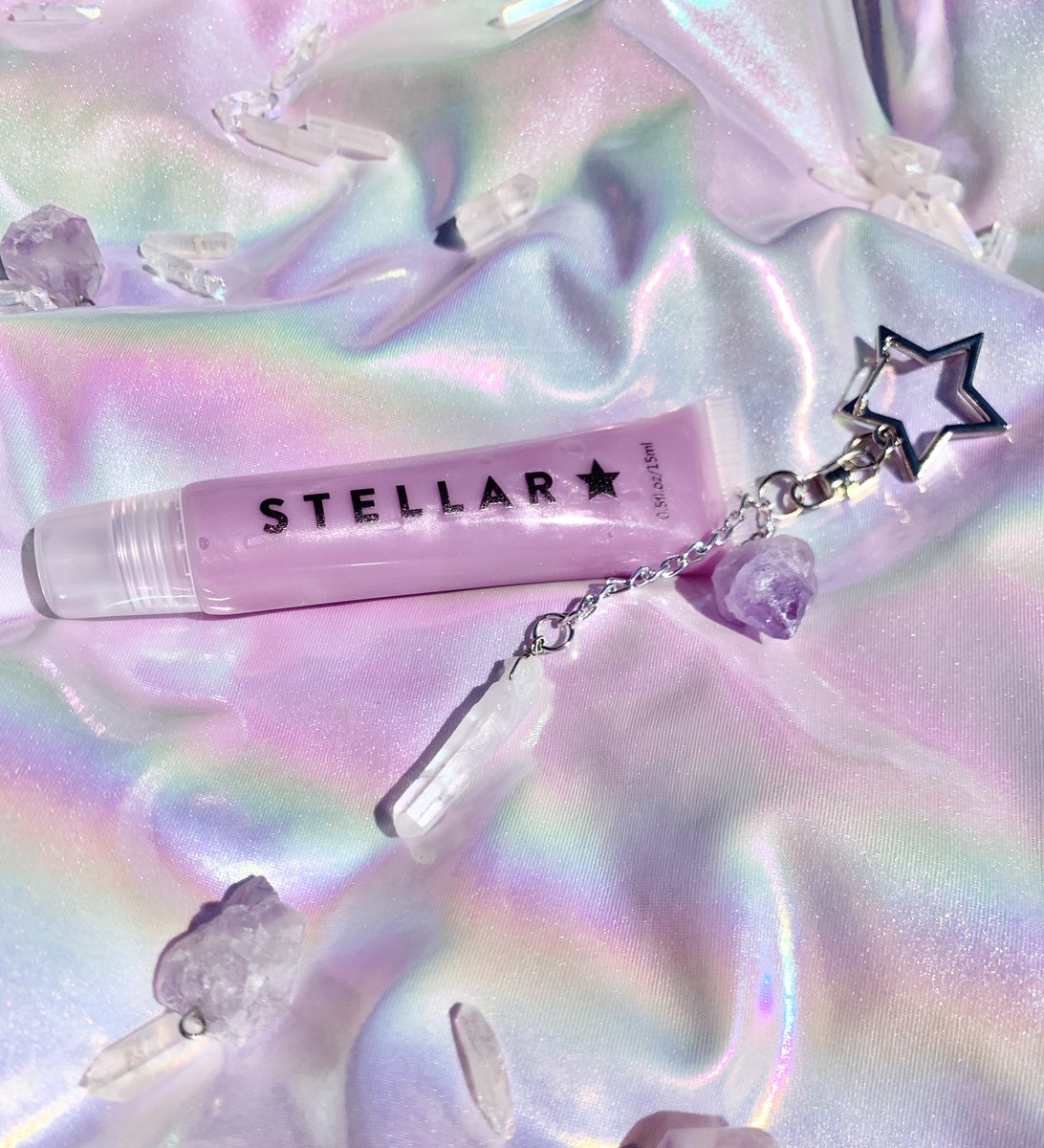 lilacloops's tweet photo. Every gloss purchased from my site comes with a free gift 💄 https://t.co/ji8xdEexPp