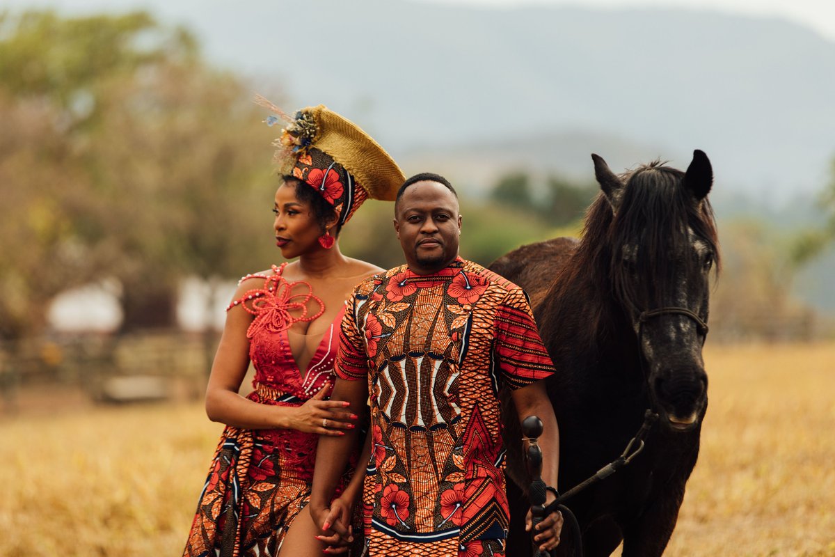 NadineAucamp's tweet photo. Can we just take a moment to admire @being_cindy 😍
I am so wowed by the experience of photographing her lobola celebration the past weekend in Mbombela https://t.co/iZnyukqees