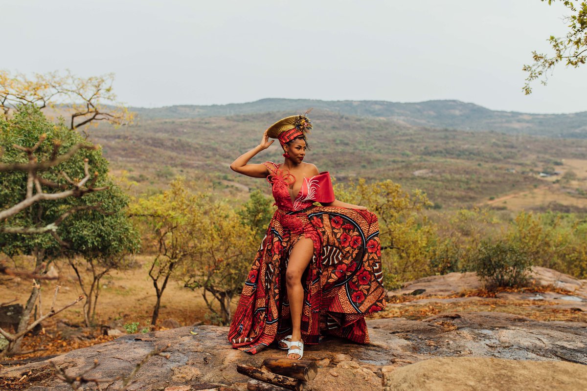 NadineAucamp's tweet photo. Can we just take a moment to admire @being_cindy 😍
I am so wowed by the experience of photographing her lobola celebration the past weekend in Mbombela https://t.co/iZnyukqees
