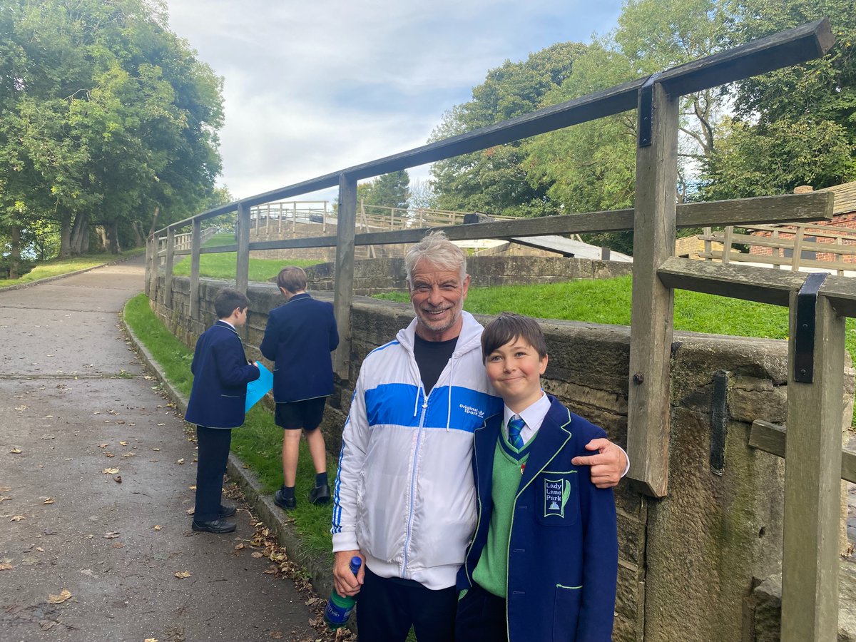 LadyLanePark's tweet photo. UVI (Y6) were thrilled to meet Phil Clarke &amp; Brian Noble today whilst they supported the @Row4Rob fundraising efforts on The Leeds to Liverpool Canal. Good luck for the rest of your journey to The Grand Final @CanalRiverTrust  @SkySportsRL @tanyaarnold @mndassoc https://t.co/ASkUz9SqMY