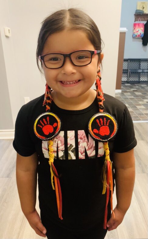 justice4eishia's tweet photo. #MMIW #MMIWG #MMIWG2S 
#NotAnotherIndigenousLife 
#WhyWeWearRed 
#JusticeForMMIWG2S
#HonourOurFamilies 
#Remember My sister Eishia #SheWasOnly16 When Winnipeg Police Murdered Her 
#JusticeForEishiaHudson 
#EndPoliceBrutality Against the BIPOC Community
✊🏽🦅🪶❤️🤍💛🖤🪶🦅✊🏽 https://t.co/oFxXeZJjei