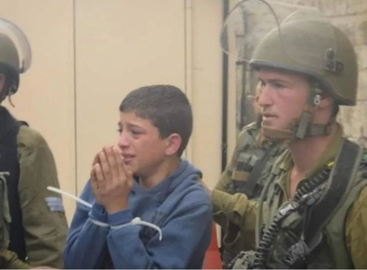 FPlaestine's tweet photo. The Israeli occupation army arrests the child Muhammad Abdullah 🇵🇸✌️

#الحريه_لكل_المعتقلين #فلسطين #انقذوا_الطفل_محمد #أطفالنا #حقوق_الطفل #Palestine #FreePalestine #Children  #UNICEF  #IsraeliTerrorism https://t.co/xwC5TmoPvY