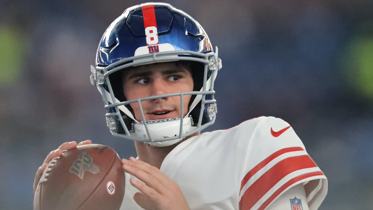 NFLonCBS's tweet image. The longest active NFL streak of consecutive starts with a 90+ Passer Rating is 5.

Who has done this?

Kyler Murray... and Daniel Jones.