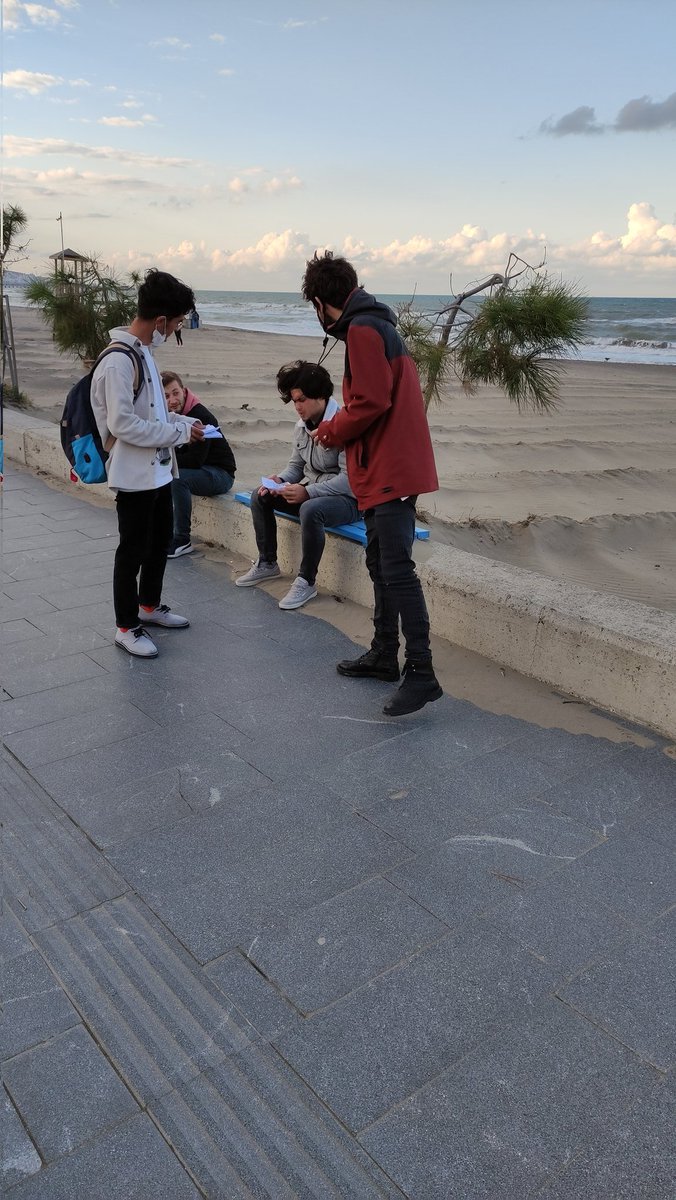 Yüzlerce üniversite öğrencisi, artan ev ve yurt ücretleriyle barınamıyor!

Öğrencilerin barınması için talepleri yerine getirilsin;
- Fahiş kira fiyatları düşürülsün,
- Ev kiraları denetlensin,
- KYK yurtları yeterli sayıya getirilsin.
#yurtsuzlar