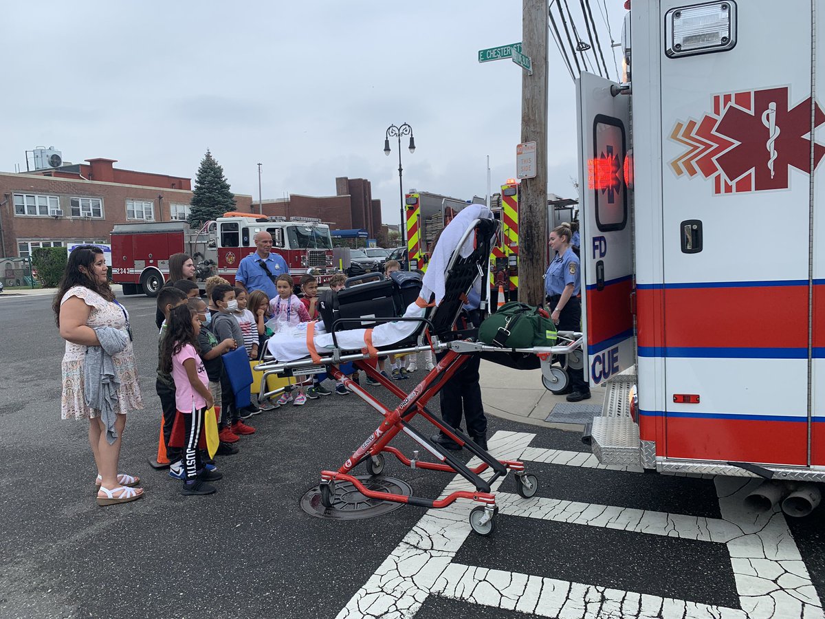 DLevitt11's tweet photo. Today we were fortunate to have the LB Firefighters come to teach us about fire safety! Thank you to our amazing LB Firefighters and EMTs! @24Kath @CZawatson @jordanpryce #ProudtobeLB @RomanelliPaul https://t.co/NxOzQh55Ey