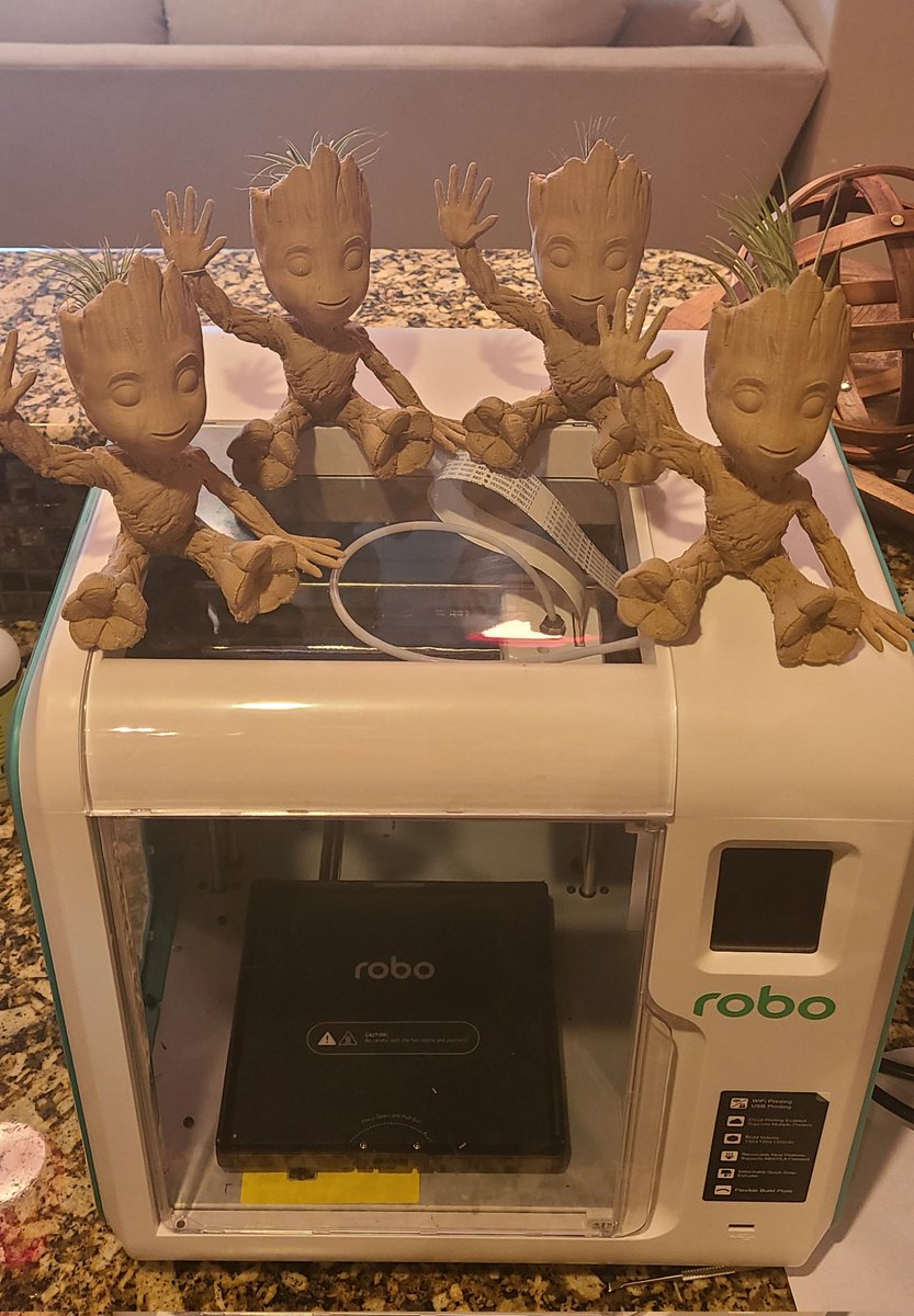 We are Groot!

Still lovin my #robo3d printer