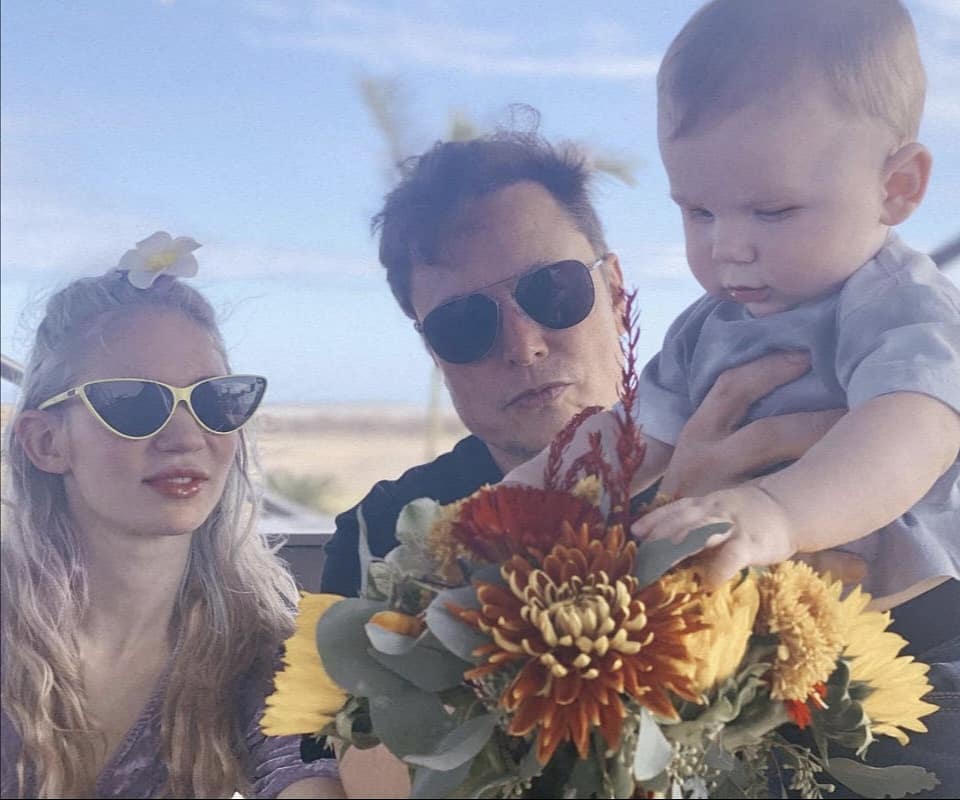 Maternitait's tweet photo. 'Non voglio che mio figlio mi chiami mamma': la riflessione della cantante Grimes - https://t.co/vZfAk6YjYR https://t.co/yPs6POlXkj