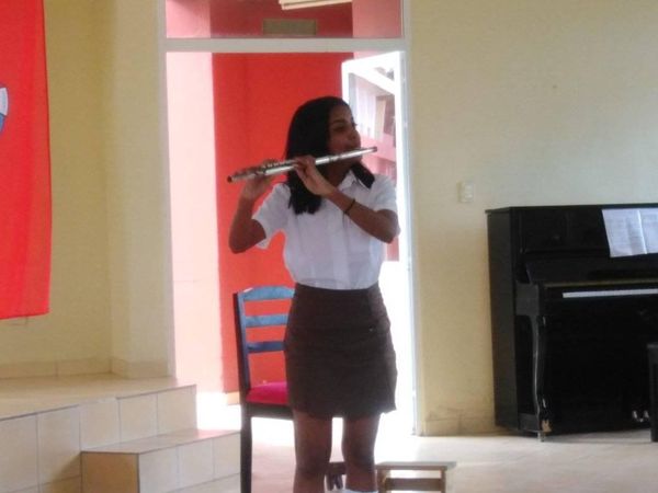 VenceremosCuba's tweet photo. Reinicia #CursoEscolar20_21 de manera presencial en las #EnseñanzasArtísticas en la provincia #Guantánamo, teniendo como sede la escuela Profesional de #Música Antonia Luisa Cabal con los estudiantes de 3ro y 4to año de danzas y música y tercer año de Instructores de Artes. https://t.co/Fd2ycWWY4u