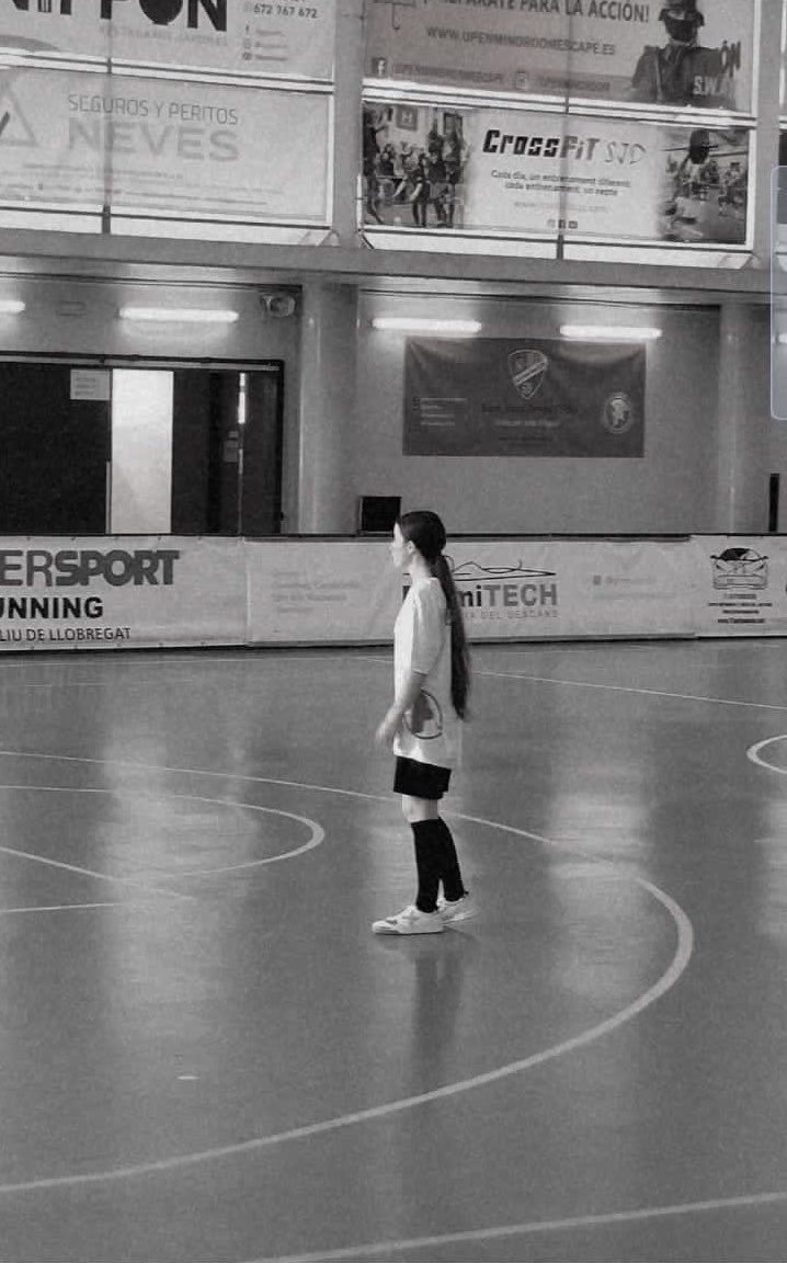 JUGADORS/ES ⚽️| Ens complau comunicar que l’ Ainhoa Ruiz, jugadora del nostre Juvenil A, ha estat convocada amb la Selecció Catalana Sub-19.
•
Esperem que gaudeixi molt i que es porti una bona experiència.
#FORÇAALHEÑA⚪️⚫️