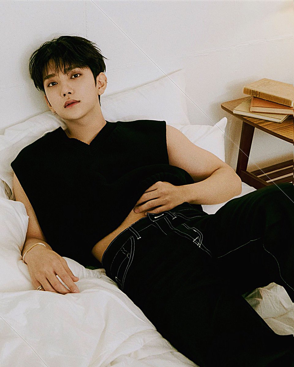 EBOYSHUA's tweet photo. genuinely what the hell .. [bites fist] #조슈아 https://t.co/o6oVnL61Op
