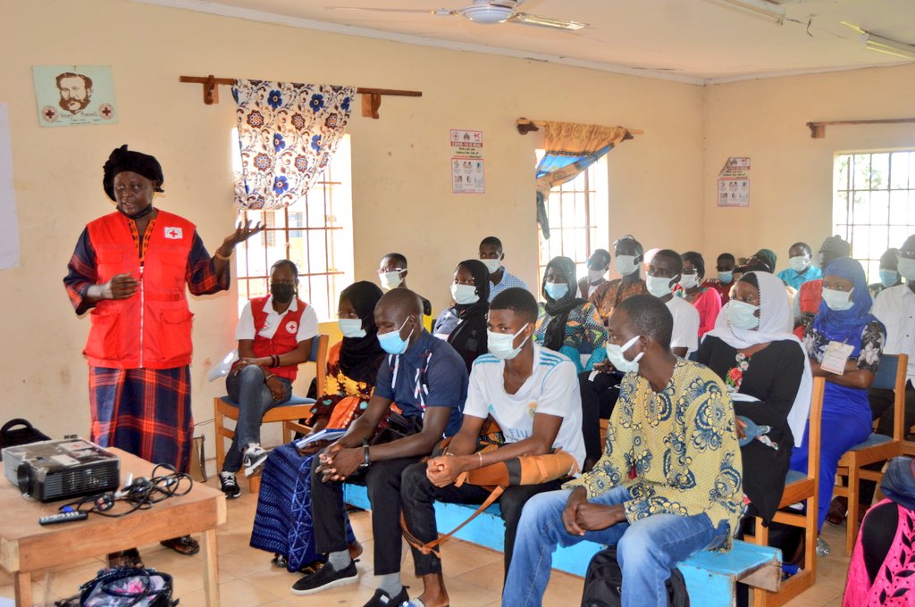 GambiaRedCross's tweet photo. The @GambiaRedCross thru the #HSSG Project is training 80 Volunteers in #URR & #CRR on Water Sanitation & Hygiene and Community Base Health First Aid.
Next, Volunteers will embark on sensitization to help promote & improve health thru Social Behavioural Change Communication. https://t.co/G2ypsitk8k
