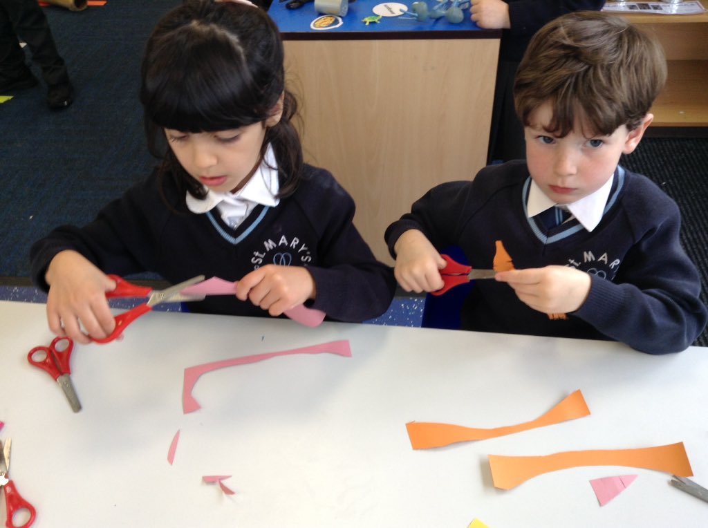StMarysLS18's tweet photo. Reception have been learning about St Francis of Assisi today, to celebrate The Feast of Saint Francis.
The children have been busy making and cutting out feathers to create a class collage.
#StFrancisofAssisi 
#StFrancis 
#classsaint https://t.co/iX1isLAZfm