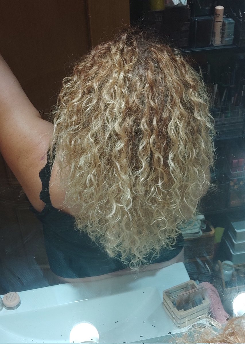 maria6tata's tweet photo. #CurlyGirl #metodocurlygirl
#curlystyle #metodocurlyespaña
#makeup #metodocurly
#curlys #curlyhairvolume #curl 
#curlytransformation #curlytips https://t.co/rIuV3crtEW