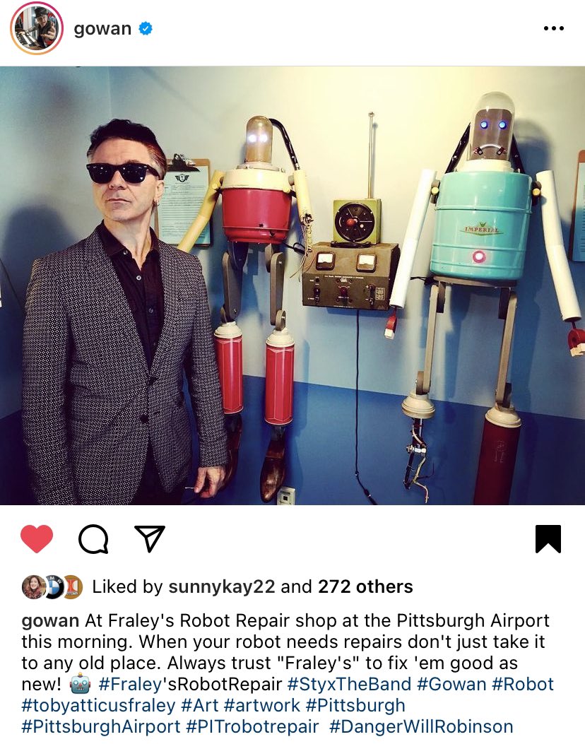tobyfraley's tweet image. 5 years ago today I was giving Lawrence Gowan of STYX a private tour. He’s been a Robot Repair fan since it’s downtown Pittsburgh incarnation. ☺️ 🎸 ⚡️ 🎹 #livemusic #styx #robotrepair @PITairport @vstpgh @STYXtheBand #pittsburgh