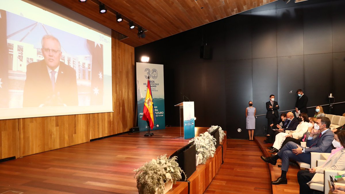 DianaMorantR's tweet image. 🇦🇶 30 años después del #ProtocolodeMadrid, seguimos comprometidos con la protección de la Antártida. Para ello, la ciencia es la mejor aliada. 

España cuenta con dos bases de investigación en el continente helado que cada año acogen al personal de las campañas científicas.