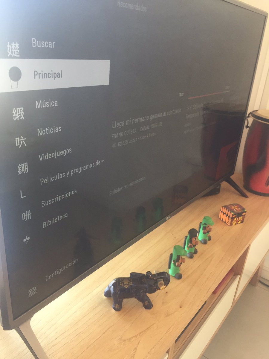 GiGatta's tweet photo. Todo bien, se cayó WhatsApp, pero... A alguien más se le puso YOUTUBE EN CHINO??? 😦 https://t.co/ABSwPkhOd5