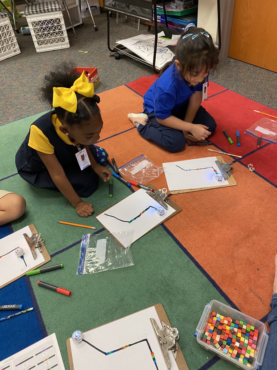 Using ⁦<a href="/Ozobot/">Ozobot</a>⁩ In math stations! ⁦<a href="/txBeckytech/">Becky Hansen</a>⁩ ⁦<a href="/townleytorches/">TownleyTorchlighters</a>⁩ #ozobots #myirvingisd #weriseirvingisd