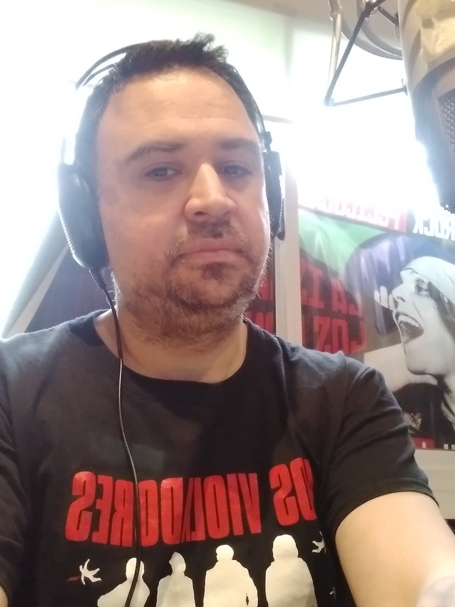 Aprovecho el momento (?) para chivear que hoy después de 21 meses estrenamos nuevo episodio de <a href="/isladelosmonos/">La Isla De Los Monos</a> a las 19 por la plataforma de Radio El Parque elparque.org