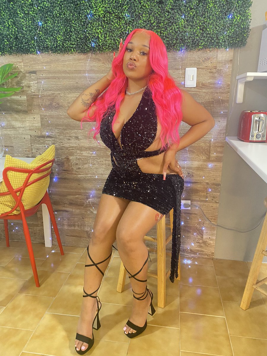 zadyiahh's tweet photo. I haven’t been in dis app fa bout a yt but😭😭 my bday was saturdayyyy Big Libra Shit♎️🖤 so jus a dump https://t.co/0v1dCMPPaj