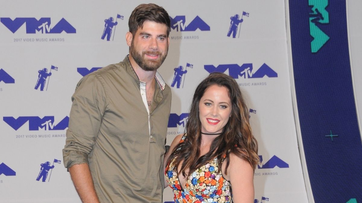 Monsters & Critics: Teen Mom 2: Jenelle Evans’ husband David Eason bashed for carrying a gun around the house with the kids https://t.co/JMb2feQRDY #crime #news https://t.co/u6u8g6ZWO1