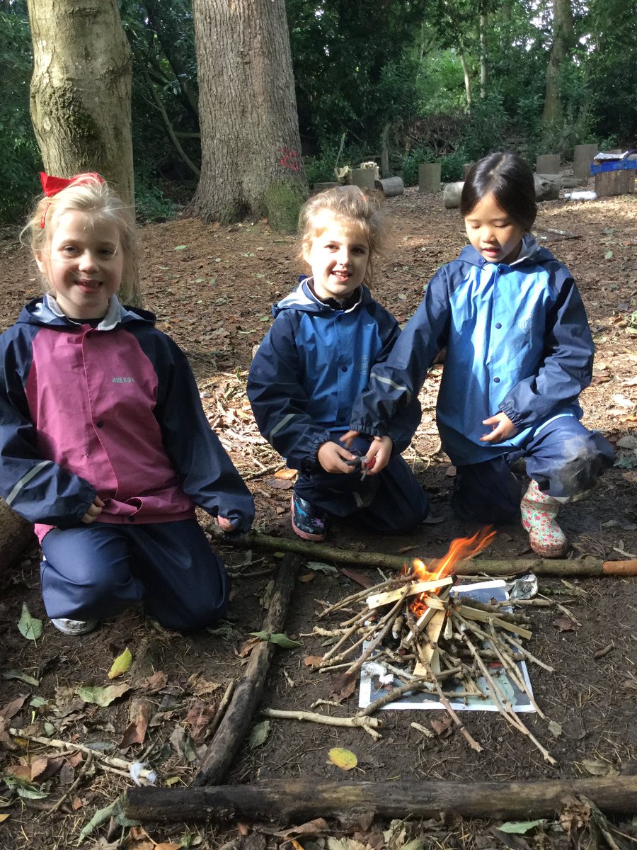 PipersForestSch's tweet image. Year 2 @PipersPrePrep built and lit their own fires today making sure that had the right balance between air, fuel and heat to keep it going for 5 minutes #skills #pipersoutdoors #pipersfun
