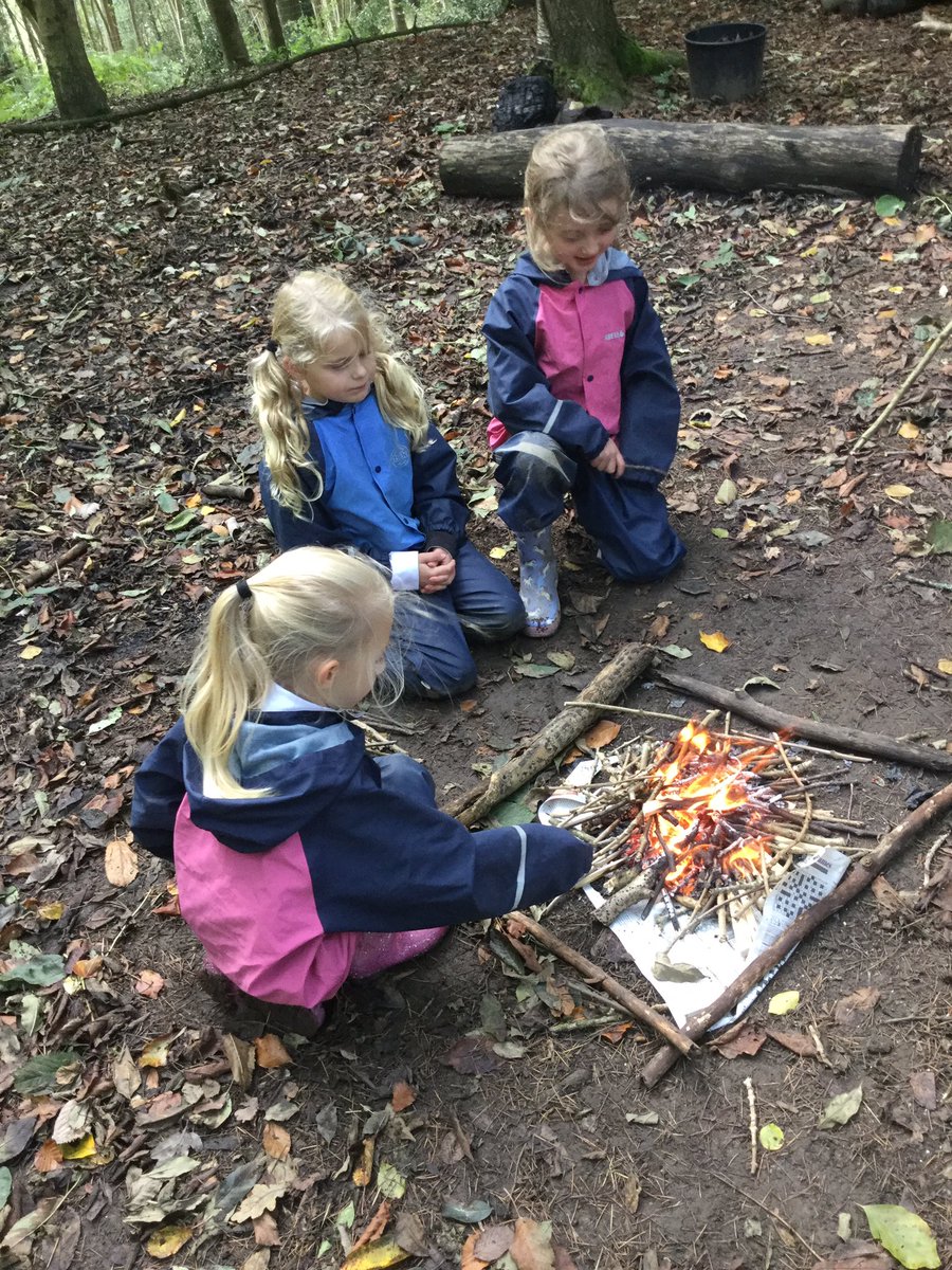 PipersForestSch's tweet image. Year 2 @PipersPrePrep built and lit their own fires today making sure that had the right balance between air, fuel and heat to keep it going for 5 minutes #skills #pipersoutdoors #pipersfun
