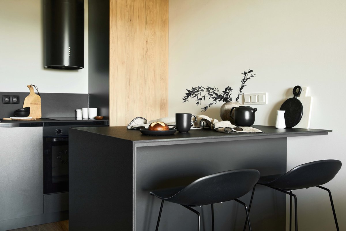 Selectonepaints's tweet photo. Using a monochrome-inspired scheme, the contrasting depths of heavily shaded Subway and delicate Pale Green Tea is an inspiring choice for kitchens. This graphic duo creates a simple yet eye-catching statement and is perfect for defining spaces and accenting furniture. https://t.co/v7j0dernCn
