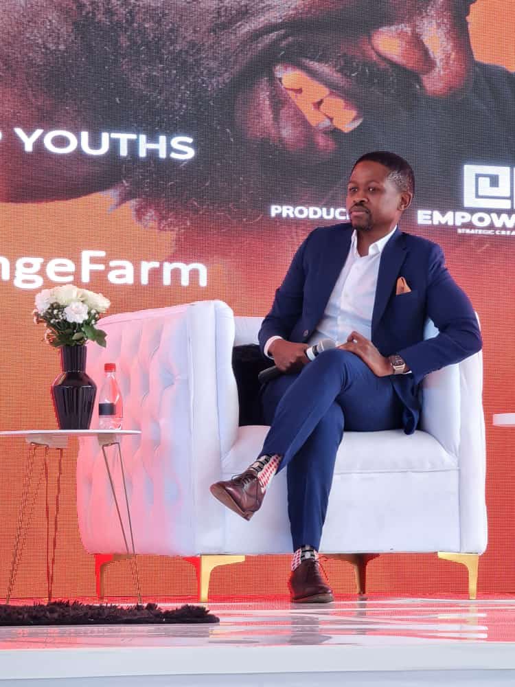 ThokozaniNkosi's tweet image. Great conversations yesterday at the #empowayouthweek launch day. Well done to @empowaworx and @simphiwemasiza for establishing such an important initiative for the youth. This programme is a week long and is streaming live from Orange Farm.  Follow @Empowaworx for more details.