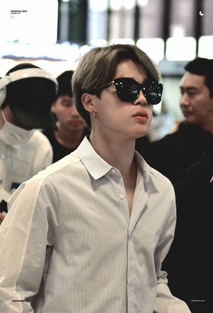 parktattooed's tweet photo. Jimin y yo re facheros  (se hace lo que se puede) 🤍 #ARMYSelcaDay #ARSD https://t.co/u8VstsVvjl