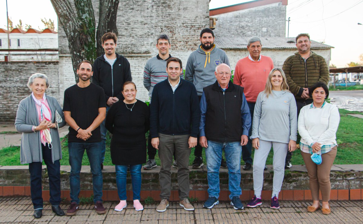 fbracalenti's tweet photo. LO IMPORTANTE SON LAS COINCIDENCIAS. Tras las PASO, los integrantes de las listas Adelante y Evolución que disputamos la interna del #FPCyS, nos reunimos para trabajar juntos en la construcción de #UnaNuevaCiudad de V. Const., apoyando la lista encabezada por @gonzalocristini https://t.co/SxedU7JP6q