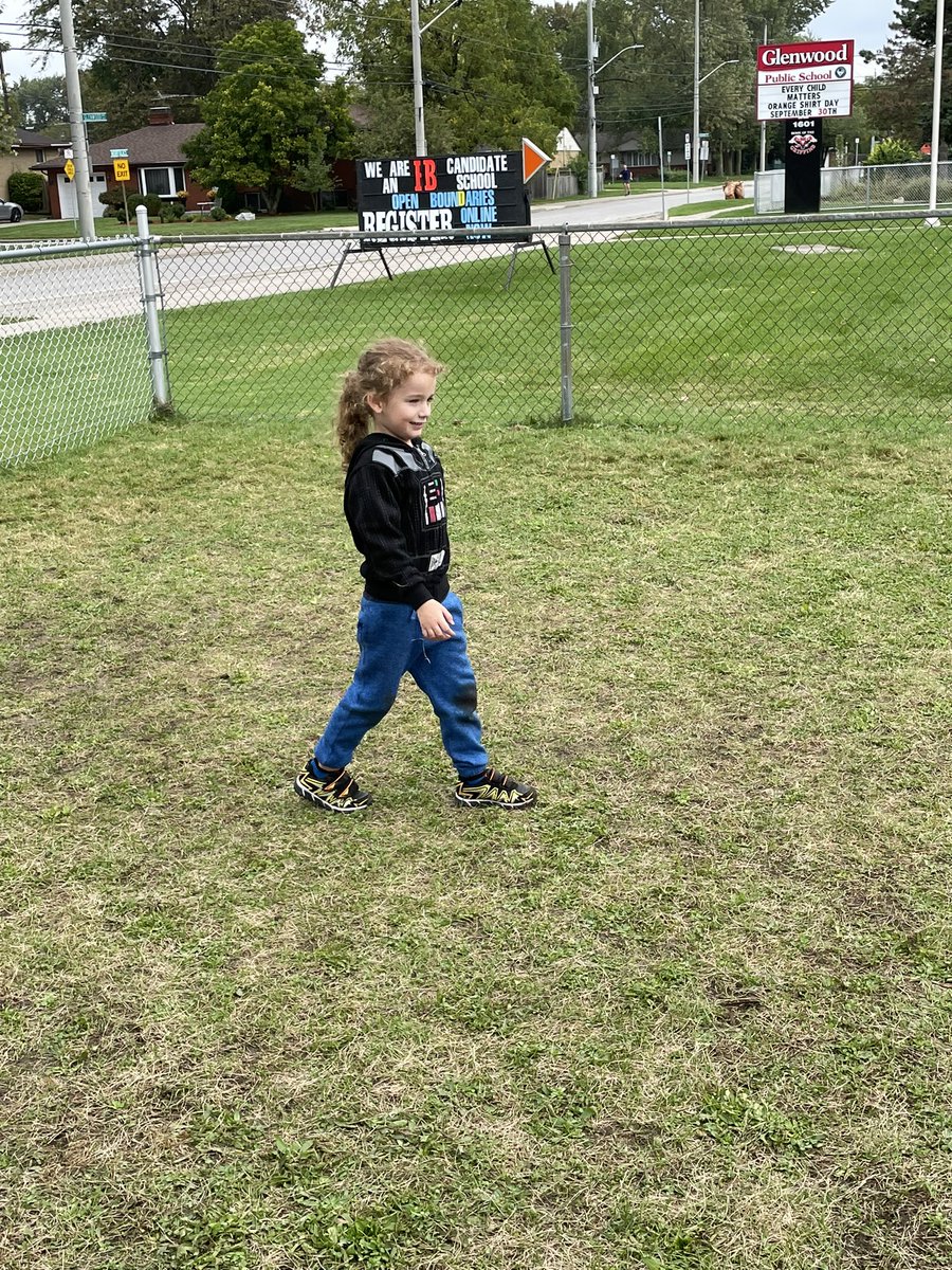 DaynaMoro's tweet photo. Just getting our exercise in @GlenwoodGriffin https://t.co/Hv9hbzqnLg