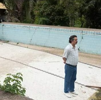 Meme__wali's tweet photo. #WhatsApp down #instagramdown 

Me rn: https://t.co/hfQ6xpDmth