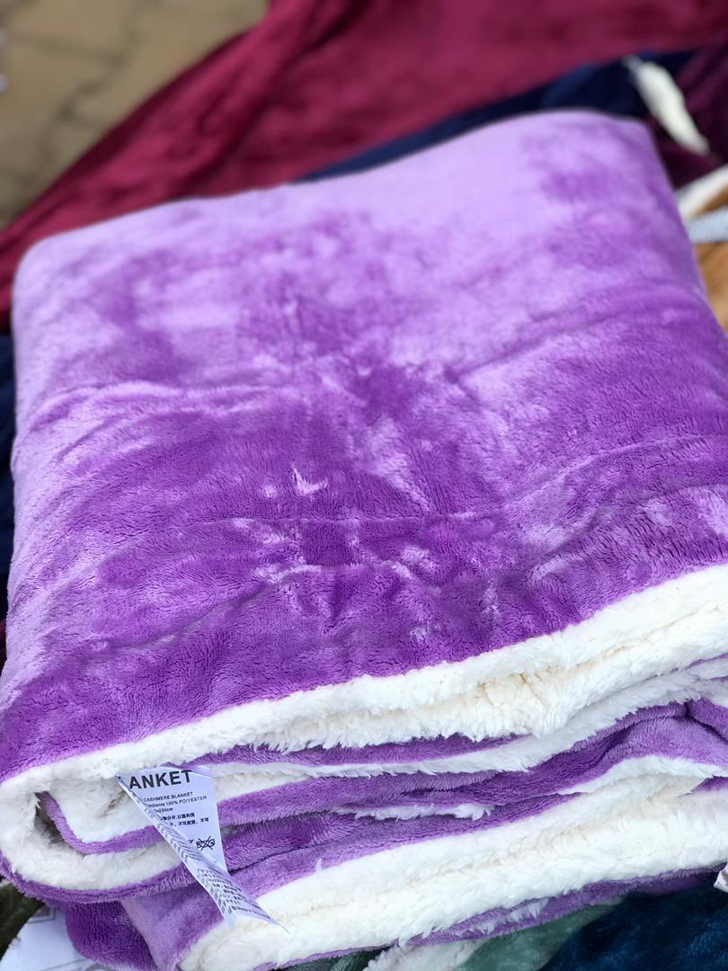 RitazCollection's tweet photo. Warm fleece blankets available in different colors and designs (those with white and without ) 

Can be used in the bedroom,sitting room and when traveling 
Price …………………………100,000/=

Please call or WhatsApp 0772451472 for deliveries 
We deliver at a fee https://t.co/nGiEda9Pia