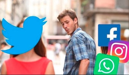 ezeackermann's tweet photo. Todo el mundo en este momento! #whatsapp #instagram #facebook #isdown Siempre se repite la historia https://t.co/UGpnU1ldvY